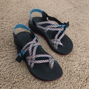 🖤Great Condition Rainbow Chacos🖤